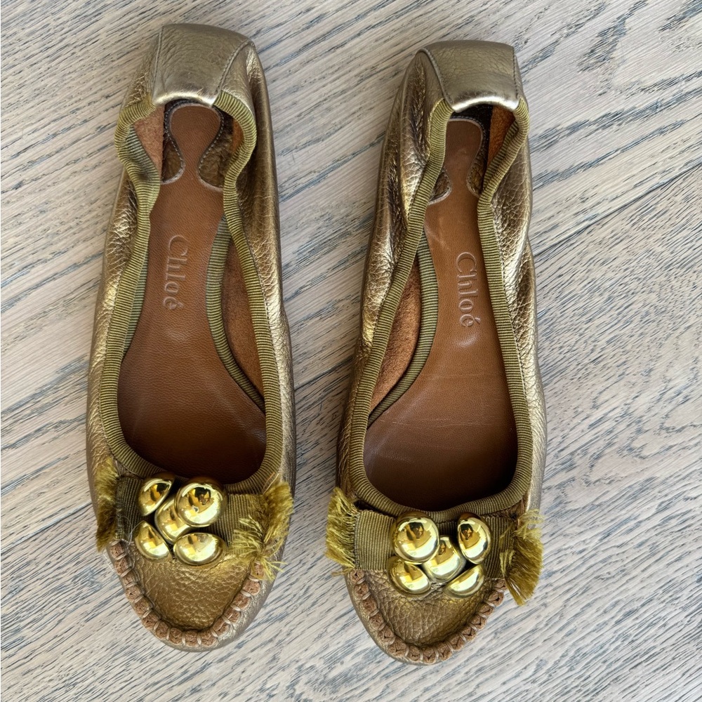 Chloe Gold Women's flats with embellished gold detail